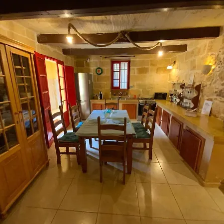 Ta Randu With Stunning Pool Holiday home *