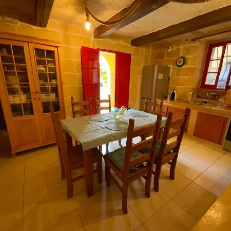 Holiday home Ta Randu With Stunning Pool Qala