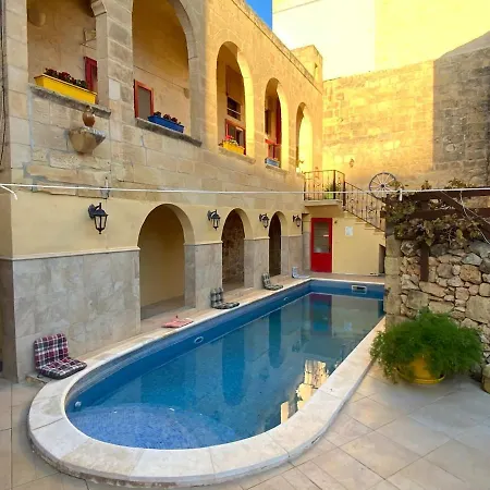 Ta Randu With Stunning Pool Hébergement de vacances *