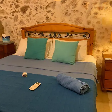 Ta Randu With Stunning Pool Holiday home