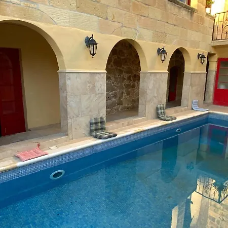 Ta Randu With Stunning Pool Holiday home *