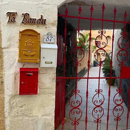 Сasa de vacaciones Ta Randu With Stunning Pool *